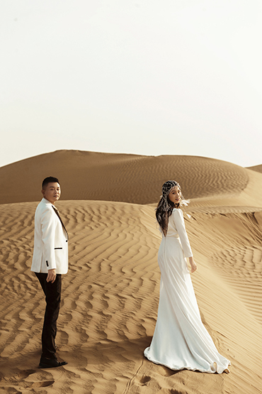 新疆沙漠大氣婚紗照旅拍