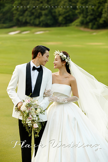 成都婚紗照 成都旅拍婚紗照 成都旅拍 成都婚紗照攝影 婚紗照攝影 時(shí)尚婚紗照 婚紗照旅拍推薦 草地婚紗照
